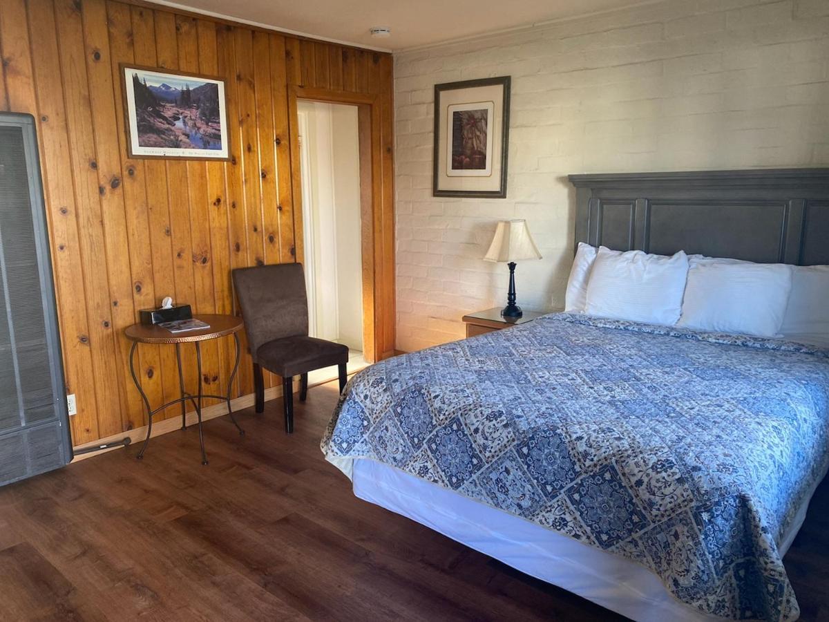 Bishop Village Motel Esterno foto
