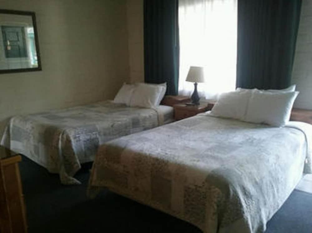 Bishop Village Motel Esterno foto