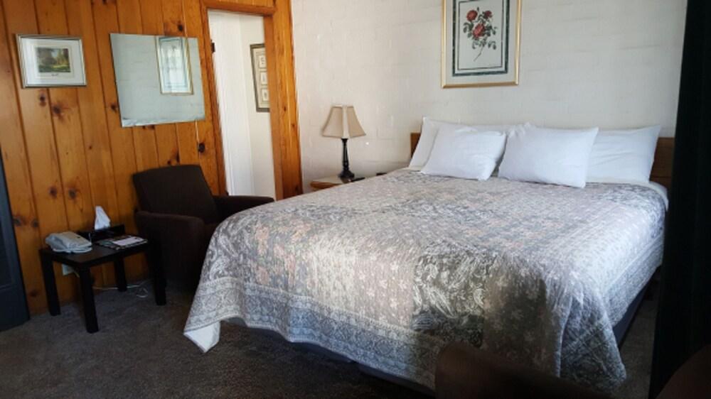 Bishop Village Motel Esterno foto