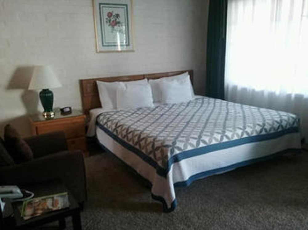 Bishop Village Motel Esterno foto