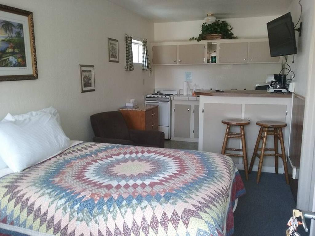 Bishop Village Motel Esterno foto