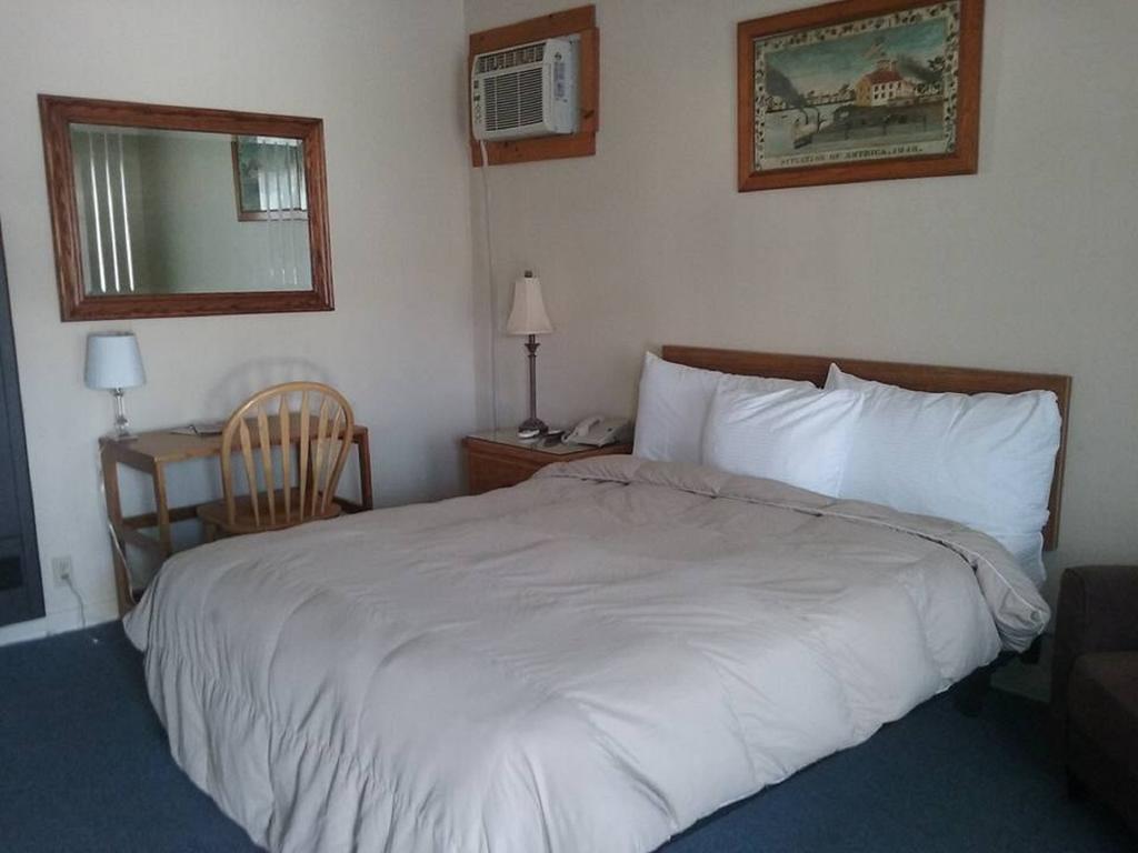 Bishop Village Motel Esterno foto