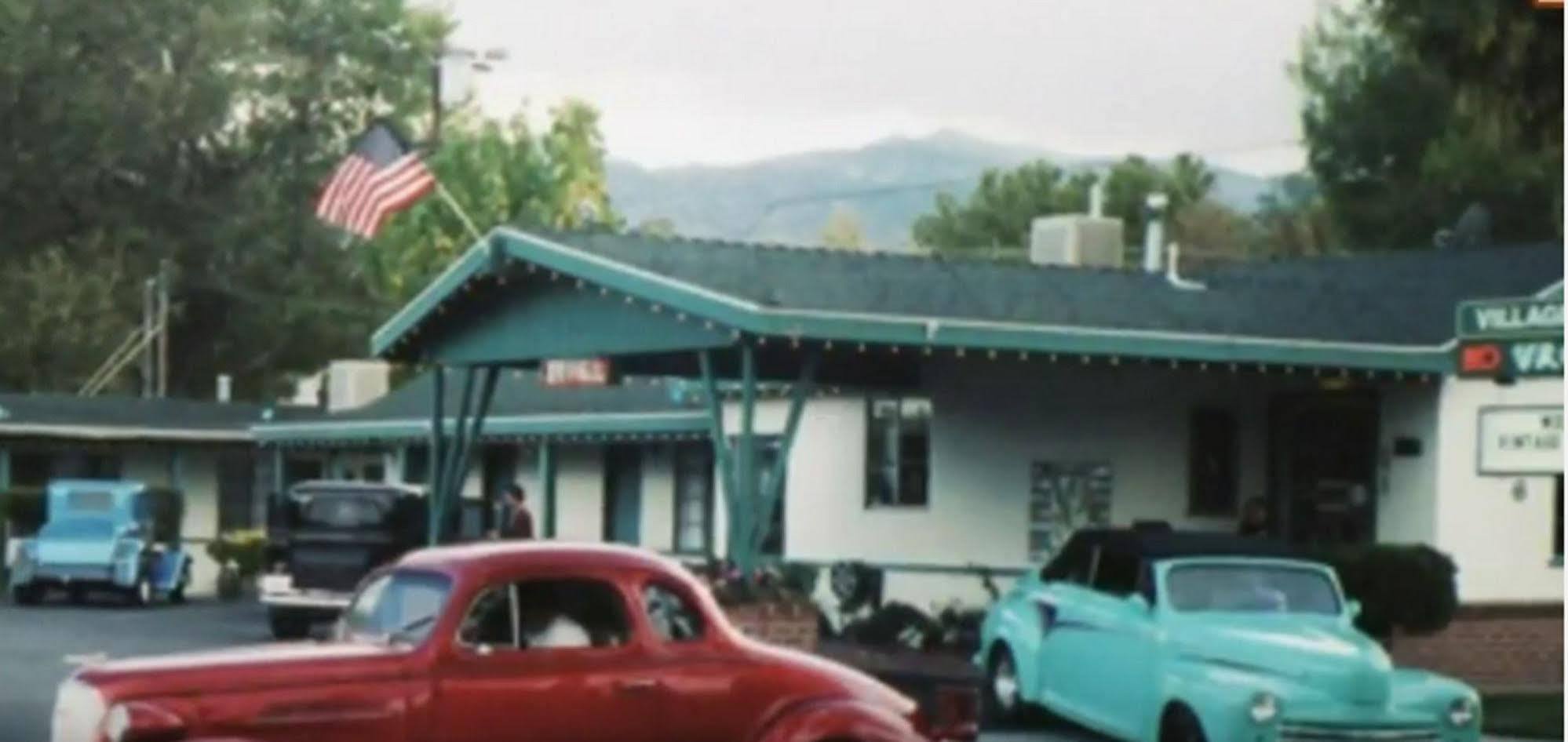 Bishop Village Motel Esterno foto