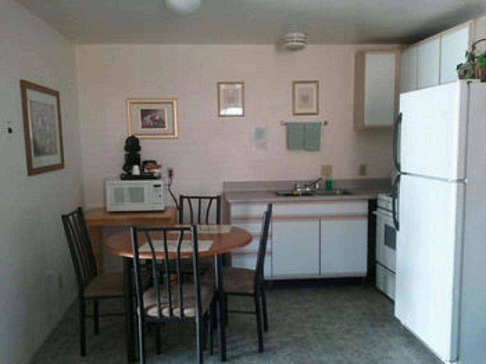 Bishop Village Motel Esterno foto